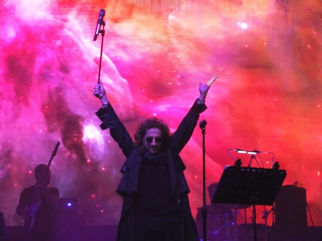 İlhan İrem… YILDA SADECE BİR KONSER VE GÜNLER ÖNCEDEN TÜKENEN BİLETLER…
