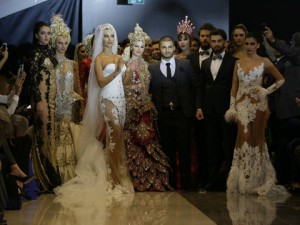 ZEREV VAKFI YARARINA 'SULTAN GELİNLİKLERİ' DEFİLESİ!