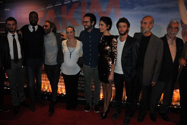 “TAKIM: Mahalle Aşkına”... İÇİMİZDEKİ UMUDU CANLI TUTACAK FİLME ŞAŞALI G 12