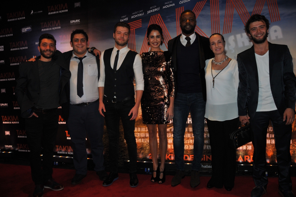 “TAKIM: Mahalle Aşkına”... İÇİMİZDEKİ UMUDU CANLI TUTACAK FİLME ŞAŞALI G 9