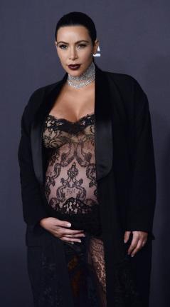 Kim Kardashian... İLLE DE DANTEL, İLLE DE TRANSPARAN! 4