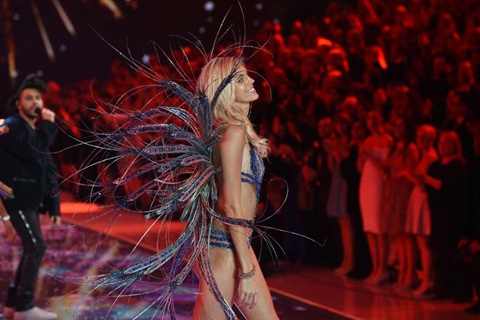 Victoria's Secret... BEKLENEN İÇ GİYİM ŞOVU GERÇEKLEŞTİ! 10