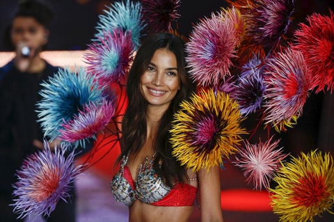 Victoria's Secret... BEKLENEN İÇ GİYİM ŞOVU GERÇEKLEŞTİ! 31