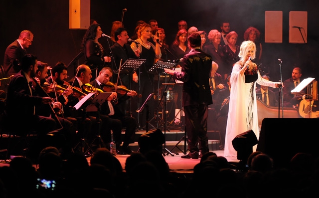 Emel Sayın... ANADOLU YAKASI'NDA NOSTALJİK GECE!