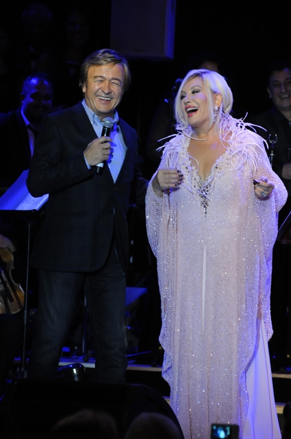 Emel Sayın... ANADOLU YAKASI'NDA NOSTALJİK GECE!