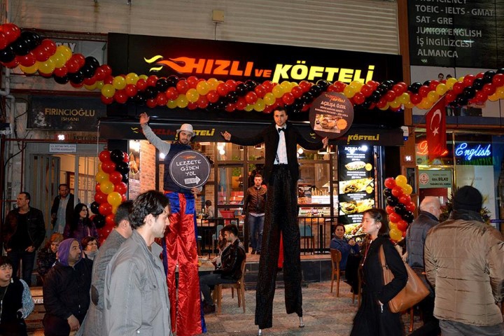 “HIZLI VE KÖFTELİ”YE ‘ATEŞLİ’ AÇILIŞ!...