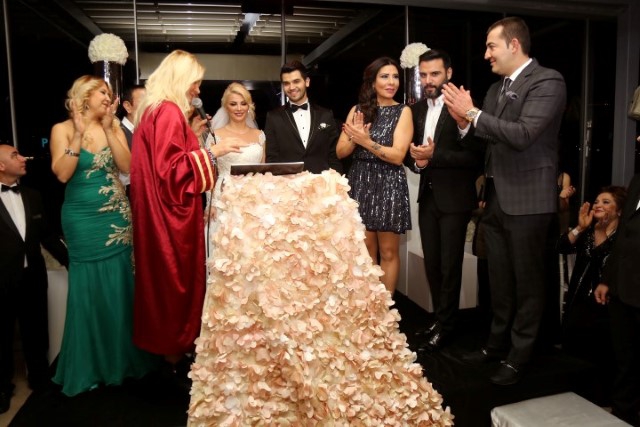MAGAZİNCİ BAŞAK ÇOKAN EVLENDİ...