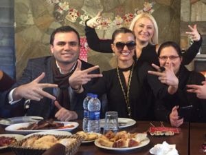Tuğba Özay… “TUBİST”LERDEN SÜRPRİZ DOĞUM GÜNÜ PARTİSİ
