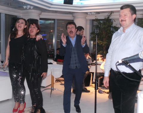 Selçuk Ural... YENİ YAŞINI ESKİ DOSTLARIYLA KUTLADI! 20