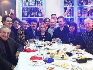 Selçuk Ural... YENİ YAŞINI ESKİ DOSTLARIYLA KUTLADI!
