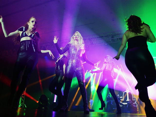 Aylin Coşkun… DÜNYA YILDIZLARINA MEYDAN OKUDU! 14