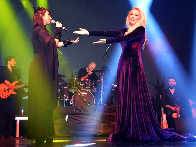 Aylin Coşkun… DÜNYA YILDIZLARINA MEYDAN OKUDU! 22