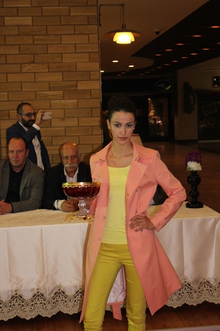 Son Trend...'KADINA ŞİDDETE HAYIR' DEFİLESİ! 10