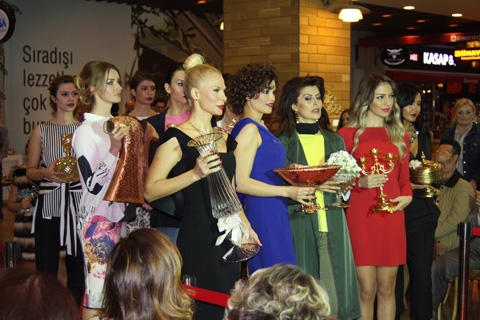 Son Trend...'KADINA ŞİDDETE HAYIR' DEFİLESİ! 17