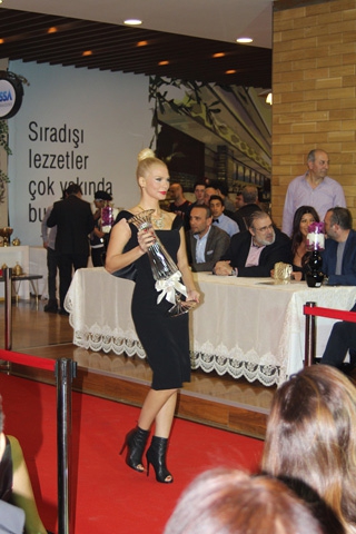 Son Trend...'KADINA ŞİDDETE HAYIR' DEFİLESİ! 3