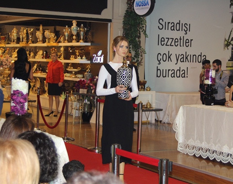 Son Trend...'KADINA ŞİDDETE HAYIR' DEFİLESİ! 5