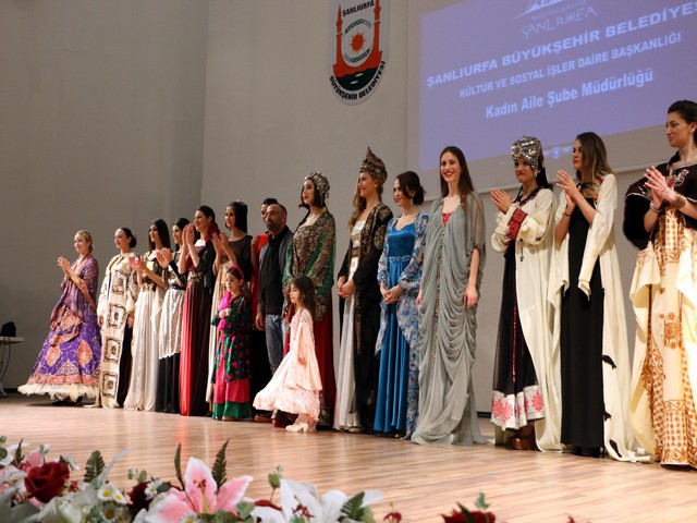 "DÜNYA KADINLAR GÜNÜ"NE ÖZEL YÖRESEL DEFİLE!..