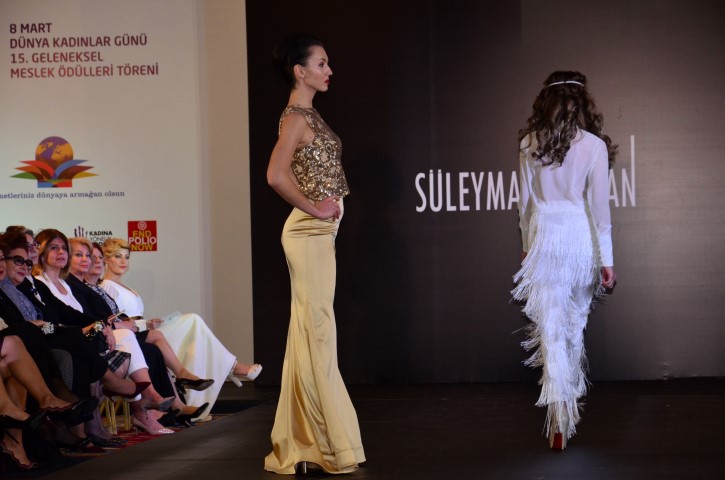 TASARIMCI SÜLEYMAN TEZCAN DEFİLESİ AYAKTA ALKIŞLANDI 20