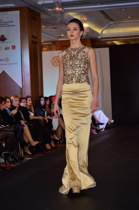 TASARIMCI SÜLEYMAN TEZCAN DEFİLESİ AYAKTA ALKIŞLANDI 22