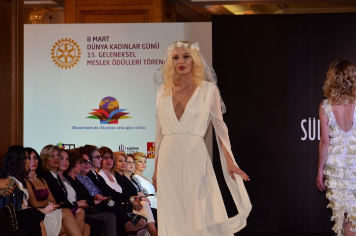 TASARIMCI SÜLEYMAN TEZCAN DEFİLESİ AYAKTA ALKIŞLANDI 28