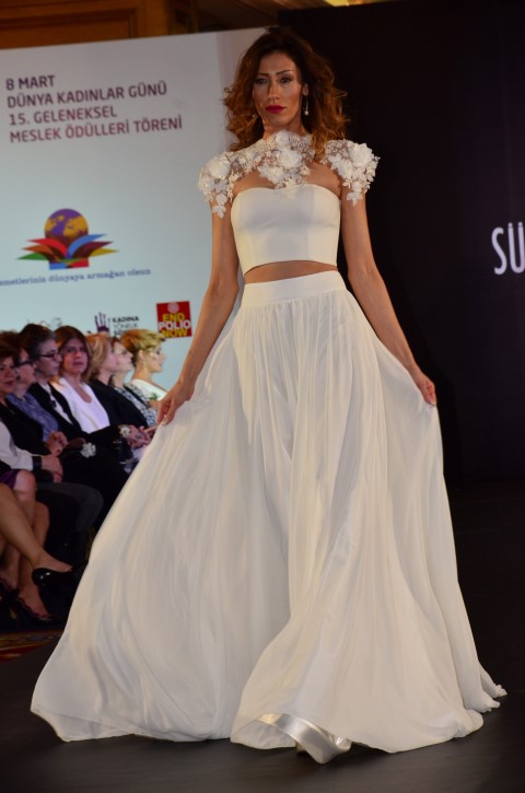 TASARIMCI SÜLEYMAN TEZCAN DEFİLESİ AYAKTA ALKIŞLANDI 33