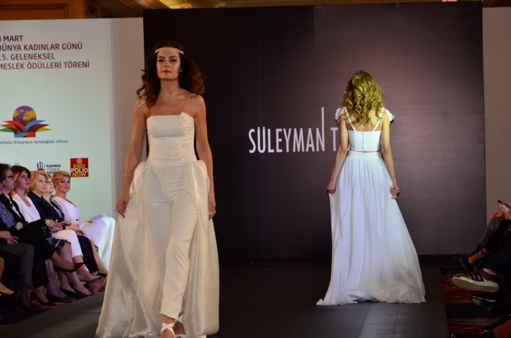 TASARIMCI SÜLEYMAN TEZCAN DEFİLESİ AYAKTA ALKIŞLANDI 34