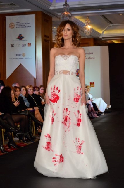 TASARIMCI SÜLEYMAN TEZCAN DEFİLESİ AYAKTA ALKIŞLANDI 37