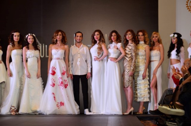 TASARIMCI SÜLEYMAN TEZCAN DEFİLESİ AYAKTA ALKIŞLANDI 42