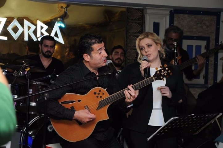 DOĞUM GÜNÜNDE KIZI VE YEĞENİ KAYAHAN'I BİRLİKTE ANDILAR… 8