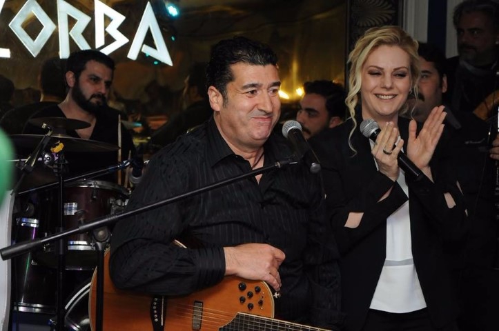 DOĞUM GÜNÜNDE KIZI VE YEĞENİ KAYAHAN'I BİRLİKTE ANDILAR… 9