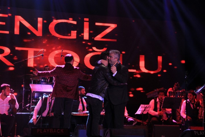 Cengiz Kurtoğlu... 32. YILINI KONSERLE KUTLADI!