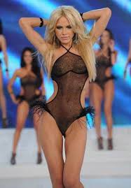 Cem Belevi...PLAYBOY GÜZELİ KATIA DEDE İLE NEFESLERİ KESEN BİR KLİP!.. 16