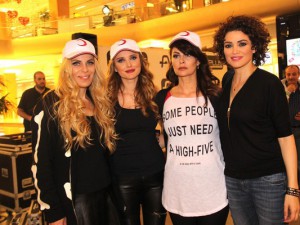 ÜNLÜ MANKENLERDEN KIZILAY'A ANLAMLI DESTEK!..