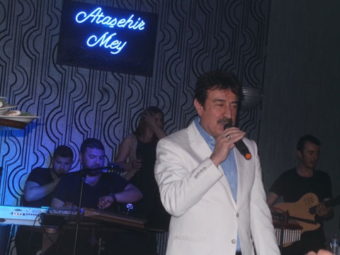 Ahmet Selçuk İlkan...ANADOLU YAKASI'NDA SANATÇILAR FASLI! !