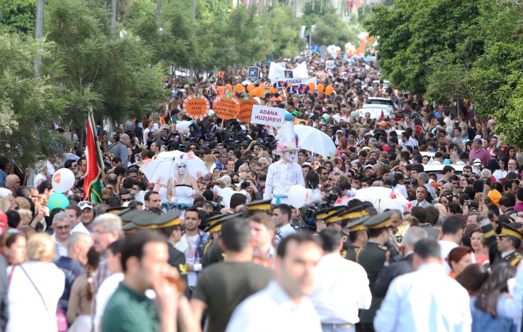 Ünlüler "Portakal Çiçeği Karnavalı" İçin Adana’ya Akın Etti