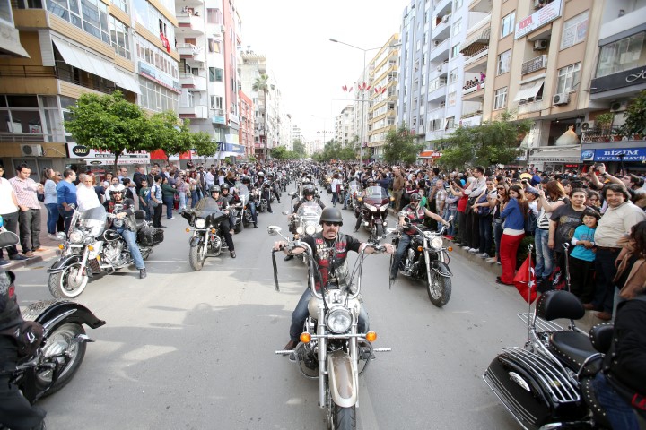 Ünlüler "Portakal Çiçeği Karnavalı" İçin Adana’ya Akın Etti