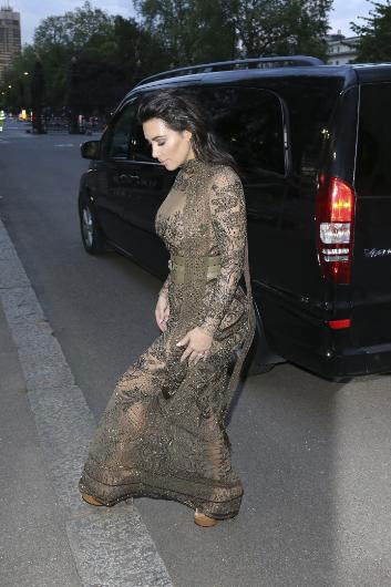 Kim Kardashian... KALDIĞI YERDEN DEVAM, HEM TRANSPARAN, HEM SEKSİ! 10