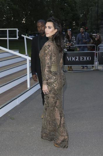 Kim Kardashian... KALDIĞI YERDEN DEVAM, HEM TRANSPARAN, HEM SEKSİ! 11