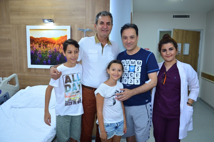 Ayhan Aşan… ŞARKI SÖYLEYEREK AMELİYAT OLDU!