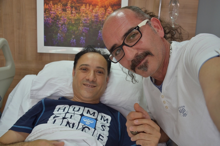 Ayhan Aşan… ŞARKI SÖYLEYEREK AMELİYAT OLDU!