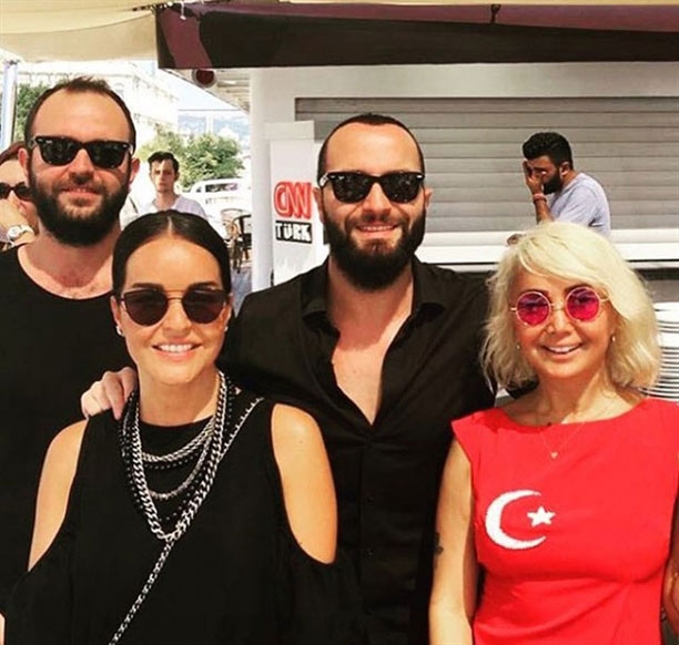 ÜNLÜLER DEMOKRASİ NÖBETİNDE! 11