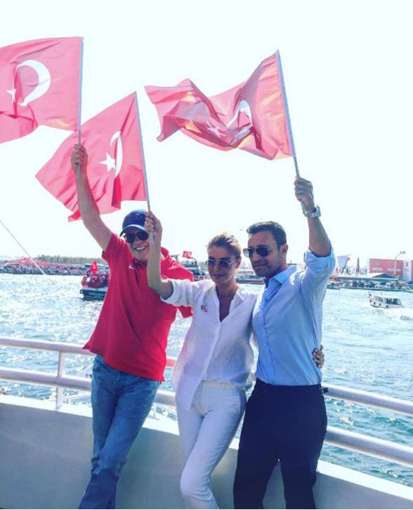 ÜNLÜLER DEMOKRASİ NÖBETİNDE! 13