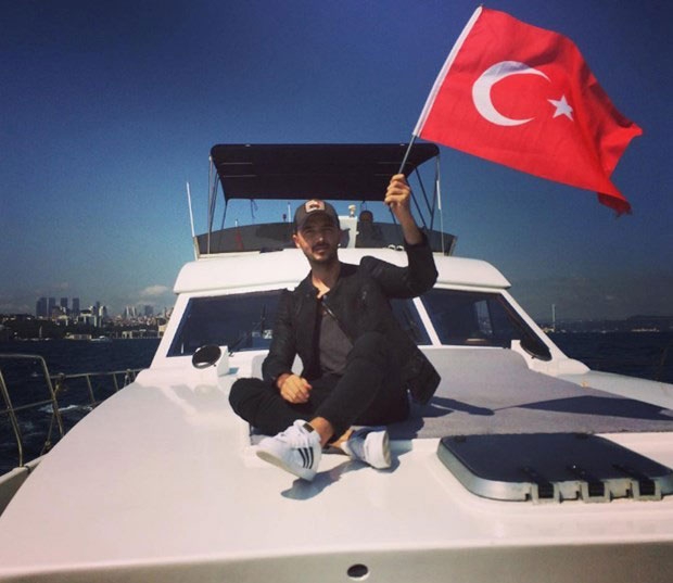 ÜNLÜLER DEMOKRASİ NÖBETİNDE! 25