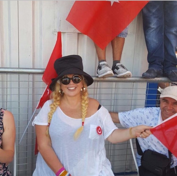 ÜNLÜLER DEMOKRASİ NÖBETİNDE! 44