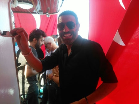 ÜNLÜLER DEMOKRASİ NÖBETİNDE! 7