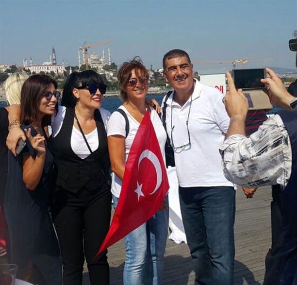 ÜNLÜLER DEMOKRASİ NÖBETİNDE! 9