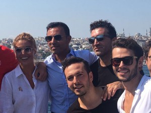 ÜNLÜLER DEMOKRASİ NÖBETİNDE!