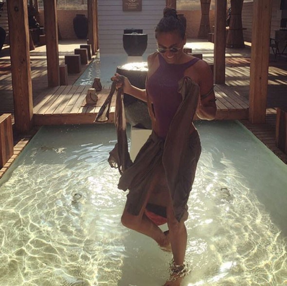 Eda Taşpınar...MYKONOS SAHİLLERİNDE DUDAK UÇUKLATTI!.. 10