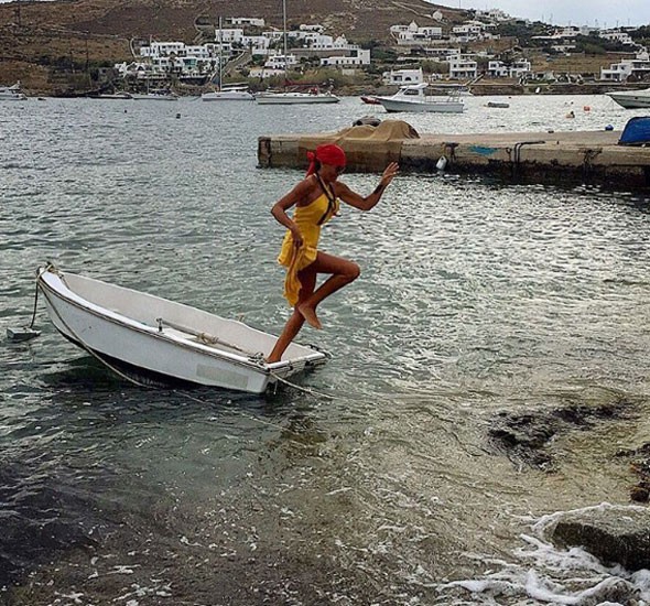 Eda Taşpınar...MYKONOS SAHİLLERİNDE DUDAK UÇUKLATTI!.. 14