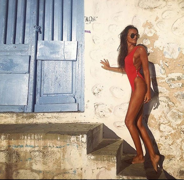 Eda Taşpınar...MYKONOS SAHİLLERİNDE DUDAK UÇUKLATTI!.. 15